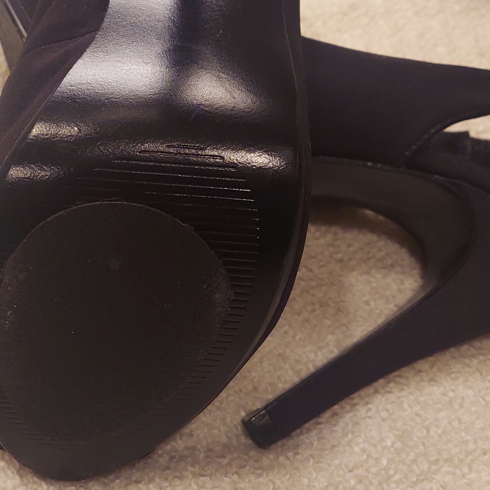 Black Luke Townsend Heels - Picture 4 of 4